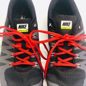 NIKE Men’s Black & Red Sneakers